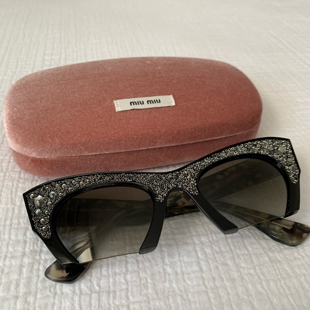 MIU MIU Cat Eye Sunglasses SMU02Q Black